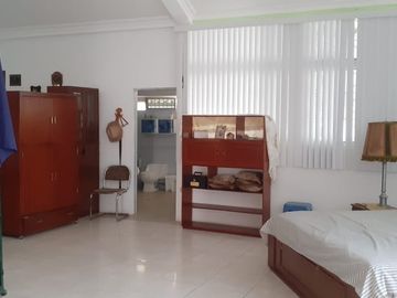 En Venta Lote de 1.418 metros con amplia casa en Brisas del Mar Salinas, Ecuador