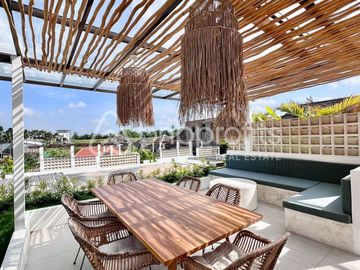 Idyllic Ibiza-Style Villa with Rice Field View from Rooftop and 15 Minutes from Pererenan Beach