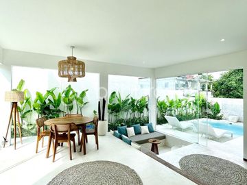 Idyllic Ibiza-Style Villa with Rice Field View from Rooftop and 15 Minutes from Pererenan Beach