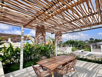 Idyllic Ibiza-Style Villa with Rice Field View from Rooftop and 15 Minutes from Pererenan Beach