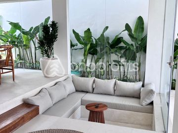 Idyllic Ibiza-Style Villa with Rice Field View from Rooftop and 15 Minutes from Pererenan Beach