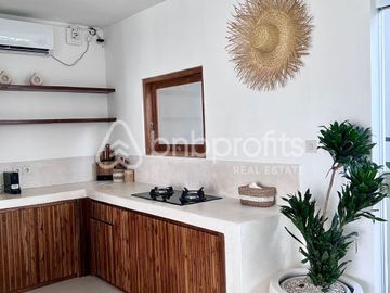 Idyllic Ibiza-Style Villa with Rice Field View from Rooftop and 15 Minutes from Pererenan Beach