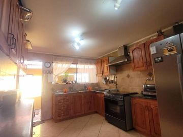 HERMOSA, AMPLIA Y ACOGEDORA CASA EN VENTA COQUIMBO