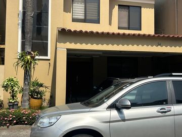 VENDO SAMBORONDÓN BOREAL CASA 3 DORMITORIOS