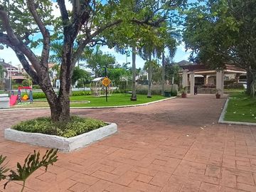 RFO house for sale in  Sta. Rosa Estates 2 with covered Car Garage