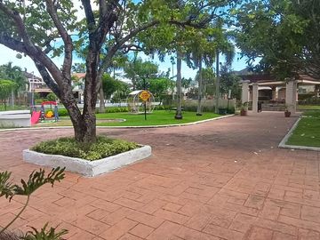 RFO house for sale in  Sta. Rosa Estates 2 with covered Car Garage