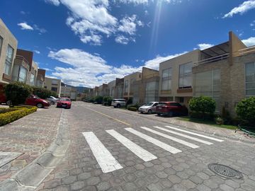 Casa en Venta de 3 Dormitorios en Tumbaco Quito