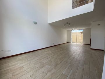 Casa en Venta de 3 Dormitorios en Tumbaco Quito