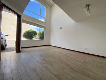 Casa en Venta de 3 Dormitorios en Tumbaco Quito