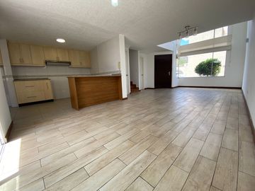 Casa en Venta de 3 Dormitorios en Tumbaco Quito