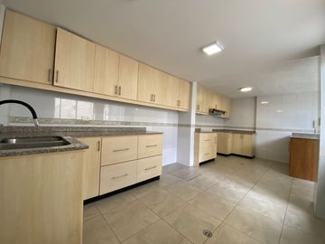 Casa en Venta de 3 Dormitorios en Tumbaco Quito