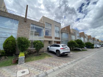Casa en Venta de 3 Dormitorios en Tumbaco Quito