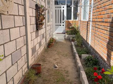 Vendo pequeña quinta de OPORTUNIDAD  en el centro  de Guayllabamba