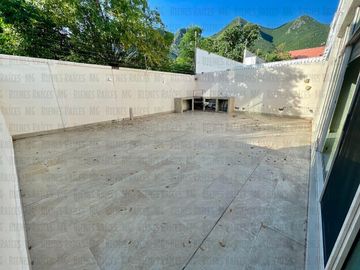 Casa en venta en PRIVADA Vistancia 1er Sector, atrás de La Rioja, Esfera, con 100 m² de patio!!! Sin vecino atrás, muy cerca de esquina, con facilidad