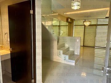 Casa en venta en PRIVADA Vistancia 1er Sector, atrás de La Rioja, Esfera, con 100 m² de patio!!! Sin vecino atrás, muy cerca de esquina, con facilidad