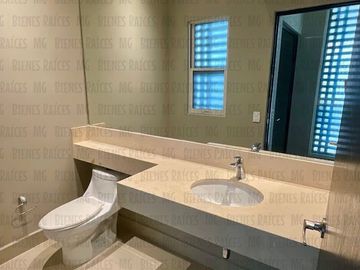 Casa en venta en PRIVADA Vistancia 1er Sector, atrás de La Rioja, Esfera, con 100 m² de patio!!! Sin vecino atrás, muy cerca de esquina, con facilidad