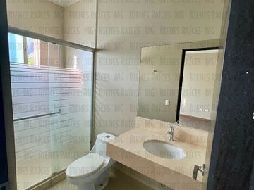 Casa en venta en PRIVADA Vistancia 1er Sector, atrás de La Rioja, Esfera, con 100 m² de patio!!! Sin vecino atrás, muy cerca de esquina, con facilidad