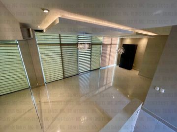 Casa en venta en PRIVADA Vistancia 1er Sector, atrás de La Rioja, Esfera, con 100 m² de patio!!! Sin vecino atrás, muy cerca de esquina, con facilidad