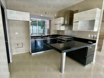Casa en venta en PRIVADA Vistancia 1er Sector, atrás de La Rioja, Esfera, con 100 m² de patio!!! Sin vecino atrás, muy cerca de esquina, con facilidad