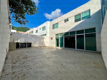 Casa en venta en PRIVADA Vistancia 1er Sector, atrás de La Rioja, Esfera, con 100 m² de patio!!! Sin vecino atrás, muy cerca de esquina, con facilidad