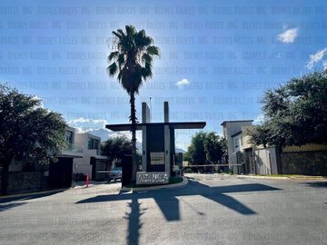 Casa en venta en PRIVADA Vistancia 1er Sector, atrás de La Rioja, Esfera, con 100 m² de patio!!! Sin vecino atrás, muy cerca de esquina, con facilidad