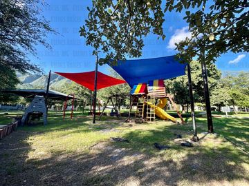 Casa en venta en PRIVADA Vistancia 1er Sector, atrás de La Rioja, Esfera, con 100 m² de patio!!! Sin vecino atrás, muy cerca de esquina, con facilidad