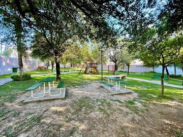 Casa en venta en PRIVADA Vistancia 1er Sector, atrás de La Rioja, Esfera, con 100 m² de patio!!! Sin vecino atrás, muy cerca de esquina, con facilidad