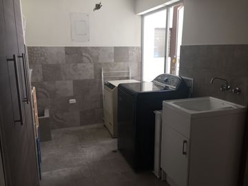 VENTA DEPARTAMENTO DUPLEX DE 4 DORMITORIOS , SECTOR LA CAROLINA