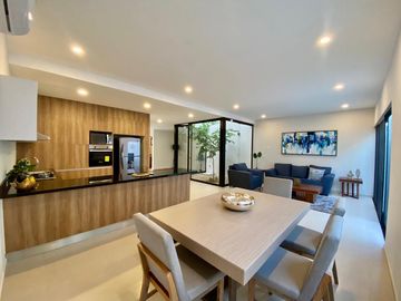 CASA EN RESIDENCIAL RIO COMODA, AMPLIA E  ILUMINADA CON ALBERCA PROPIA.