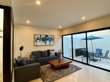 CASA EN RESIDENCIAL RIO COMODA, AMPLIA E  ILUMINADA CON ALBERCA PROPIA.