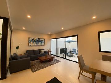 CASA EN RESIDENCIAL RIO COMODA, AMPLIA E  ILUMINADA CON ALBERCA PROPIA.