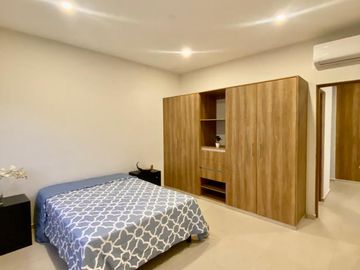 CASA EN RESIDENCIAL RIO COMODA, AMPLIA E  ILUMINADA CON ALBERCA PROPIA.