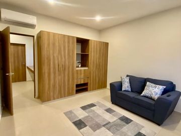 CASA EN RESIDENCIAL RIO COMODA, AMPLIA E  ILUMINADA CON ALBERCA PROPIA.