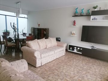 DPTO VENTA X CDRA 34 AV EL CORREGIDOR 130 m2 URB PORTADA DEL SOL LA MOLINA