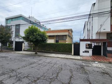 En venta  propiedad independiente sector Granda Centeno, super maxi, teleamazonas , hospital Voz Andes