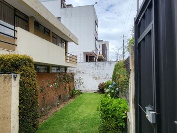 En venta  propiedad independiente sector Granda Centeno, super maxi, teleamazonas , hospital Voz Andes