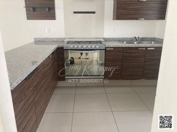 CASA EN VENTA, ALAMEDAS DE ALCAZAR. León,Gto; 3 REC.ROOF GARDEN, EQUIPADA, PRIVADA