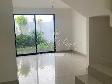 CASA EN VENTA, ALAMEDAS DE ALCAZAR. León,Gto; 3 REC.ROOF GARDEN, EQUIPADA, PRIVADA