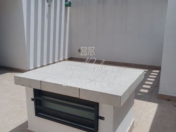 CASA EN VENTA, ALAMEDAS DE ALCAZAR. León,Gto; 3 REC.ROOF GARDEN, EQUIPADA, PRIVADA