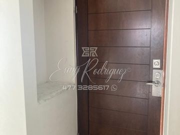 CASA EN VENTA, ALAMEDAS DE ALCAZAR. León,Gto; 3 REC.ROOF GARDEN, EQUIPADA, PRIVADA