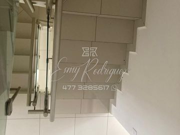 CASA EN VENTA, ALAMEDAS DE ALCAZAR. León,Gto; 3 REC.ROOF GARDEN, EQUIPADA, PRIVADA