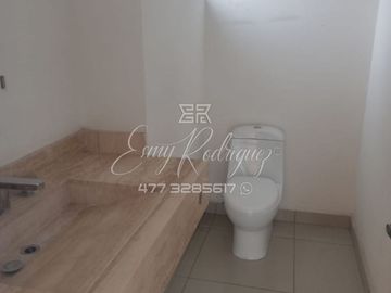 CASA EN VENTA, ALAMEDAS DE ALCAZAR. León,Gto; 3 REC.ROOF GARDEN, EQUIPADA, PRIVADA