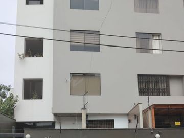 Hermoso Departamento Triplex en Miraflores, con Amplia Terraza Techada  y Zona De Parrilla