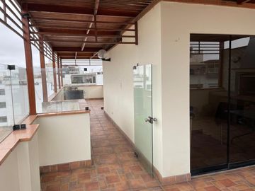 Hermoso Departamento Triplex en Miraflores, con Amplia Terraza Techada  y Zona De Parrilla
