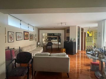 VENDO PRECIOSA CASA EN ESQUINA CON VISTA A AVENIDA EN SANTIAGO DE SURCO
