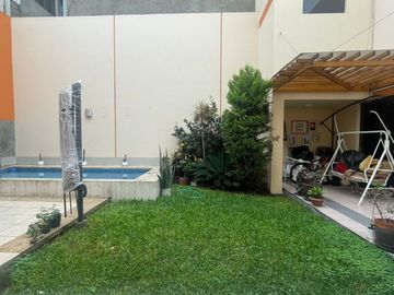 VENDO PRECIOSA CASA EN ESQUINA CON VISTA A AVENIDA EN SANTIAGO DE SURCO