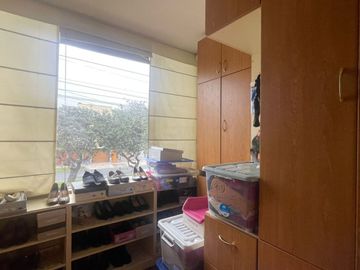 VENDO PRECIOSA CASA EN ESQUINA CON VISTA A AVENIDA EN SANTIAGO DE SURCO