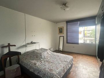 VENDO PRECIOSA CASA EN ESQUINA CON VISTA A AVENIDA EN SANTIAGO DE SURCO