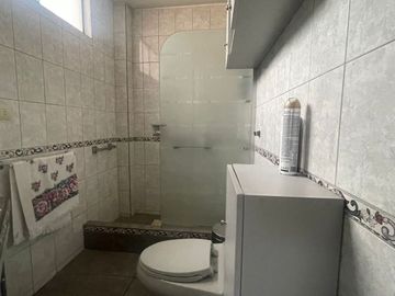 VENDO PRECIOSA CASA EN ESQUINA CON VISTA A AVENIDA EN SANTIAGO DE SURCO