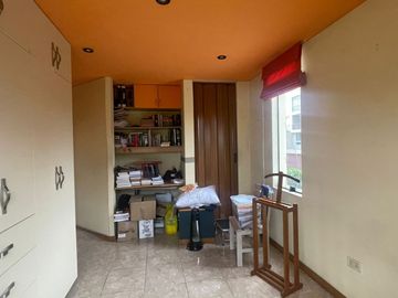 VENDO PRECIOSA CASA EN ESQUINA CON VISTA A AVENIDA EN SANTIAGO DE SURCO